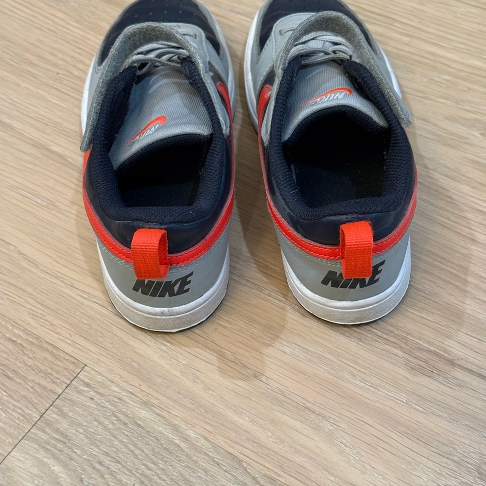 Nike Boys shoes Kids Court Borough Low Sneaker - 2.5Y Light Smoke/Bright Crimson - Picture 3 of 6